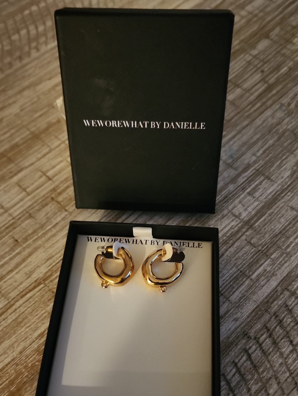 WEWOREWHAT BY DANIELLE Gold Twisted Hoop Earrings - BNWT